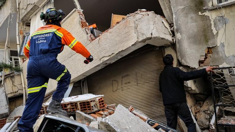 Ο σεισμός ενδέχεται να κοστίσει έως 84 δισ. δολάρια στην οικονομία της Τουρκίας