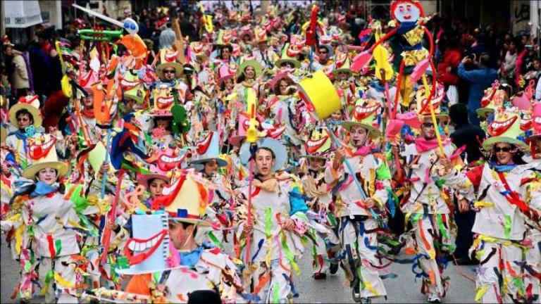 «Έκρηξη» κεφιού και ενθουσιασμού προκάλεσε η έναρξη της μεγάλης καρναβαλικής παρέλασης