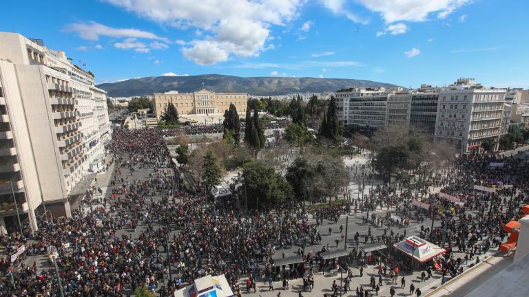 Πάνω από 40.000 στην πορεία στο Σύνταγμα -Μικρής έκτασης επεισόδια και 15 συλλήψεις