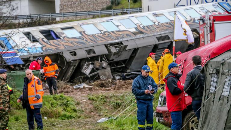 Σύγκρουση τρένων στα Τέμπη - Πυροσβεστική: Δεν έχουν βρεθεί φιάλες ή θραύσματα φιαλών υγραερίου 