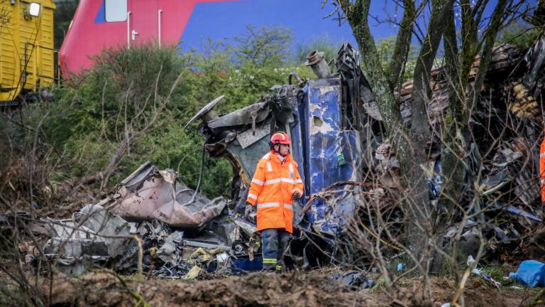 Σύγκρουση τρένων στα Τέμπη: Έρευνα της Τροχαίας Λάρισας στα γραφεία του ΟΣΕ για συλλογή στοιχείων
