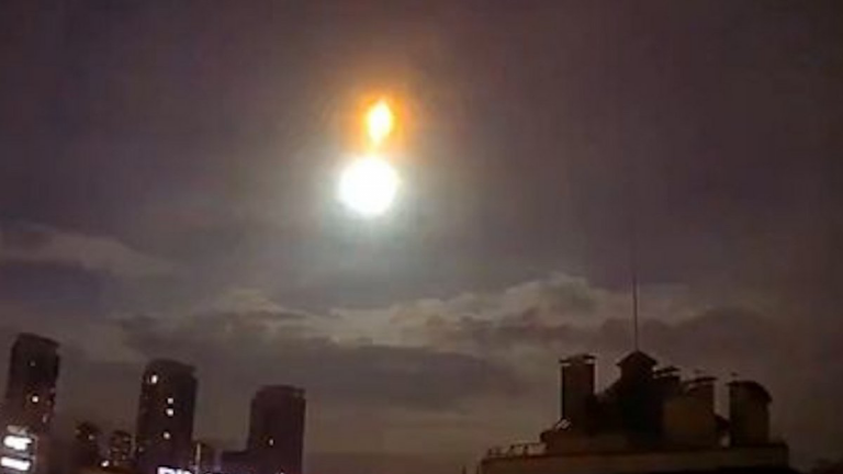 Ουκρανία: Σε συντρίμμια δορυφόρου της NASA αποδίδεται η λάμψη στον νυχτερινό ουρανό του Κιέβου