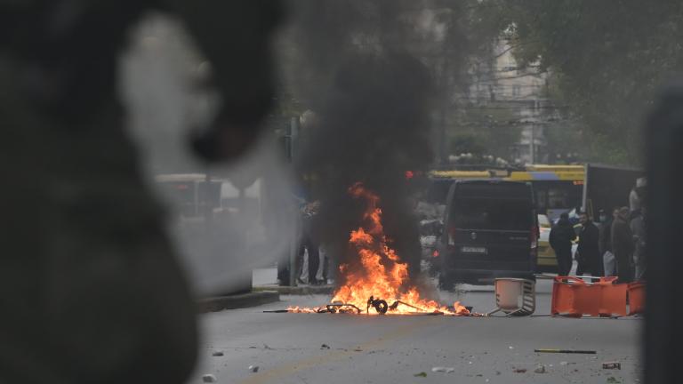 Επεισόδια έξω από την ΑΣΟΕΕ 