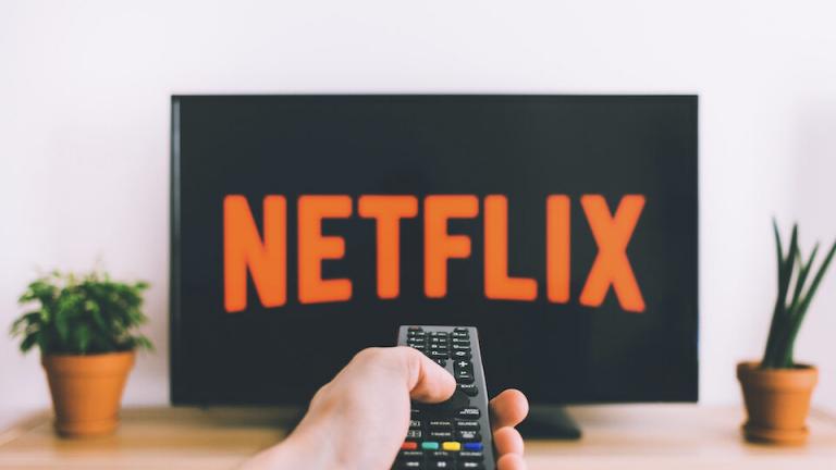Netflix: Πάει πίσω η χρέωση για την κοινή χρήση κωδικών