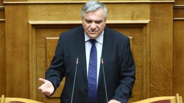 Προσπαθεί να μαζέψει τις αντιδράσεις από τον κοινοβουλευτικό εξοβελισμό του Χάρη Καστανίδη το ΠΑΣΟΚ