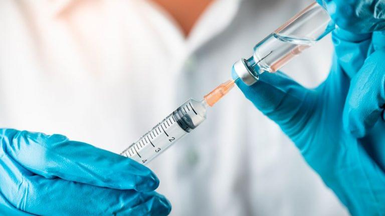 Έρχονται οι πρώτες αγωγές για τα εμβόλια κατά του κορωνοϊού - Τι λένε οι εταιρείες 