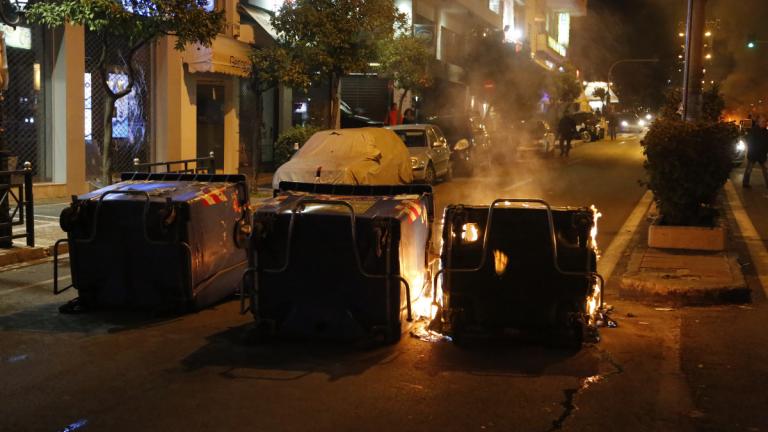 Επεισόδια τα ξημερώματα στην Πανεπιστημιούπολη - Τραυματίστηκε αστυνομικός	