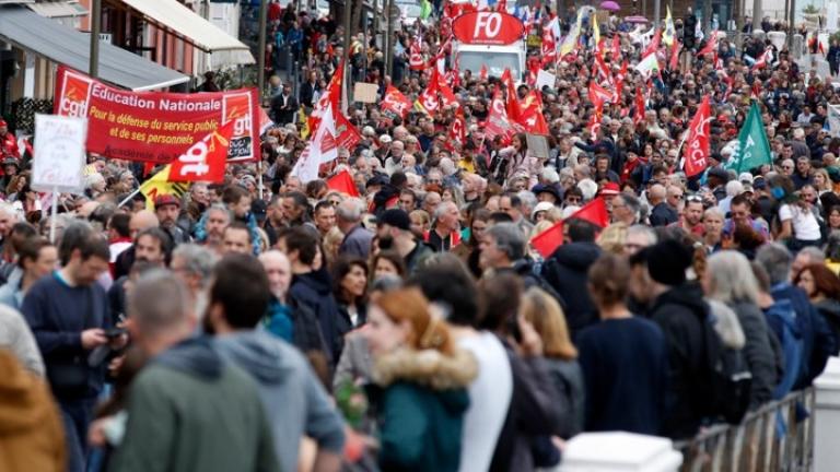 Δεκάδες χιλιάδες Γάλλοι διαδήλωσαν κατά της μεταρρύθμισης του συνταξιοδοτικού
