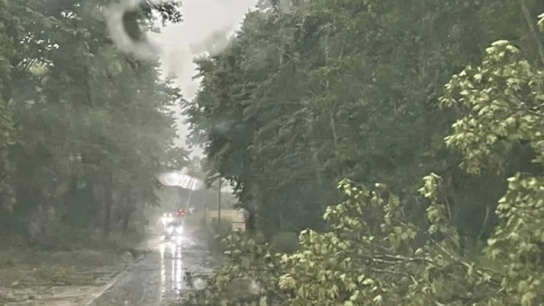 Θυελλώδεις άνεμοι και καταιγίδες «σαρώνουν» την Κοζάνη