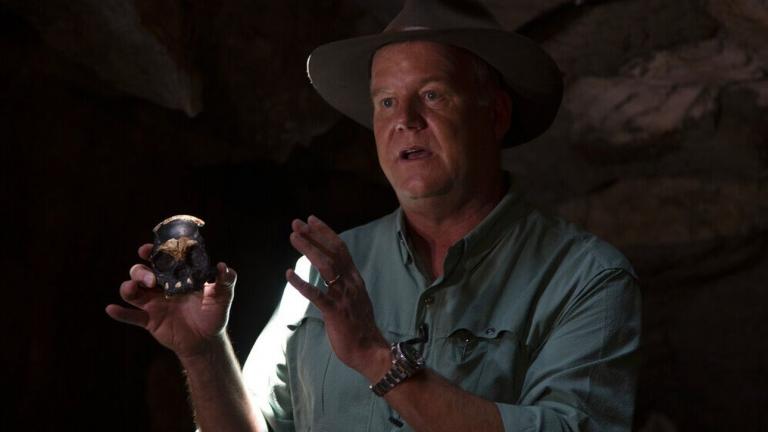 Νότια Αφρική: Ο παλαιοντολόγος Λι Μπέργκερ υποστηρίζει ότι ανακάλυψε ταφές παλαιότερες κατά τουλάχιστον 100.000 έτη από εκείνες του Homo sapiens