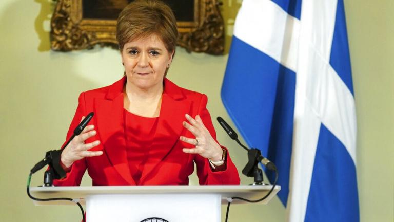 H πρώην πρωθυπουργός της Σκωτίας, Νίκολα Στέρτζιον, συνελήφθη εν μέσω έρευνας που βρίσκεται σε εξέλιξη για τη χρηματοδότηση του Εθνικού Κόμματος της Σκωτίας (SNP)