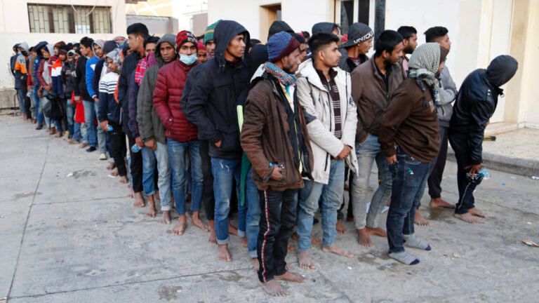Λιβύη: Ο στρατάρχης Χαλίφα Χάφταρ απέλασε χιλιάδες Αιγύπτιους μετανάστες