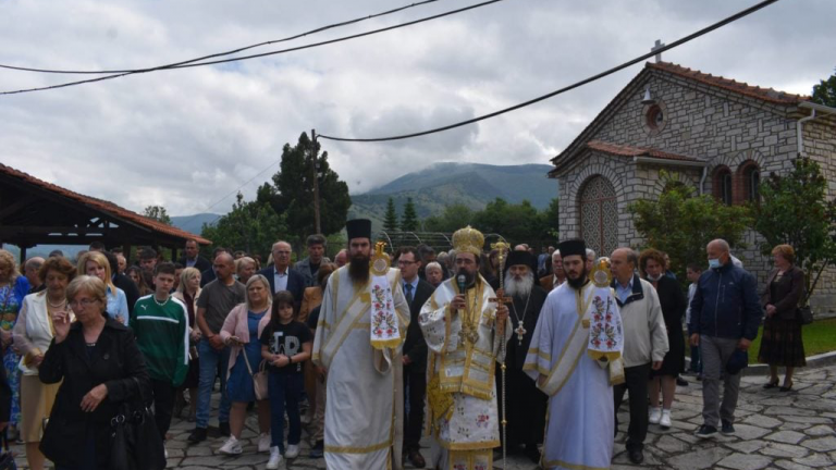 Λιτανεία για να σταματήσουν οι βροχές από τον Μητροπολίτη Καστοριάς Καλλίνικο