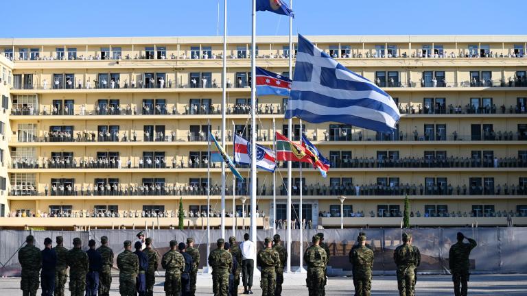 Σε κλίμα έντονης συγκινήσεως πραγματοποιήθηκε σήμερα το πρωί στο Στρατόπεδο «Παπάγου» η έπαρση της Ελληνικής Σημαίας, σε μεσίστιο θέση, λόγω του πένθους των Ενόπλων Δυνάμεων, για την απώλεια της ζωής των δυο χειριστών του μοιραίου CL-215 (s/n “1055”) και εν συνεχεία επιμνημόσυνη δέηση, υπέρ της αναπαύσεως των ψυχών του Σμηναγού (Ι) Χρήστου Μουλά και Ανθυποσμηναγού (Ι) Περικλή Στεφανίδη, οι οποίοι προήχθησαν μεταθανατίως στον καταληκτικό βαθμό του Αντιπτεράρχου, που τελέσθηκε στον Ιερό Ναό της Παναγίας Παντά