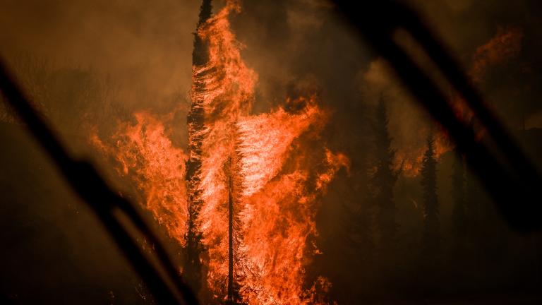 Η χώρα στις φλόγες - Δυο νεκροί στη Μαγνησία  
