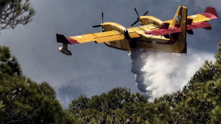 Ισχυρές επίγειες και εναέριες δυνάμεις σε Δυτική Αττική και Λουτράκι