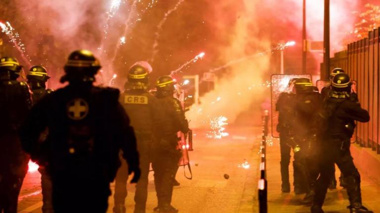 Γαλλία: Τέταρτη νύχτα ταραχών μετά τον θάνατο 17χρονου από πυρά αστυνομικού	