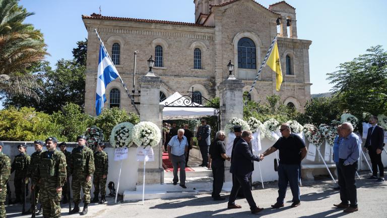 Θρήνος στην κηδεία του κυβερνήτη του Canadair, Σμηναγού Χρήστου Μουλά