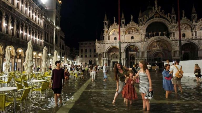 Φαινόμενο παλίρροιας στην Βενετία, σπανιότατο τη θερινή περίοδο