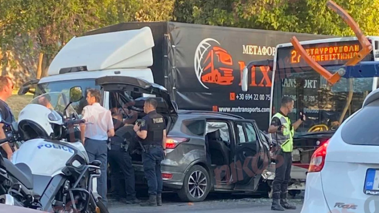 Άγρια καταδίωξη στη Θεσσαλονίκη: ΙΧ μπήκε στο αντίθετο ρεύμα και έπεσε πάνω σε λεωφορείο