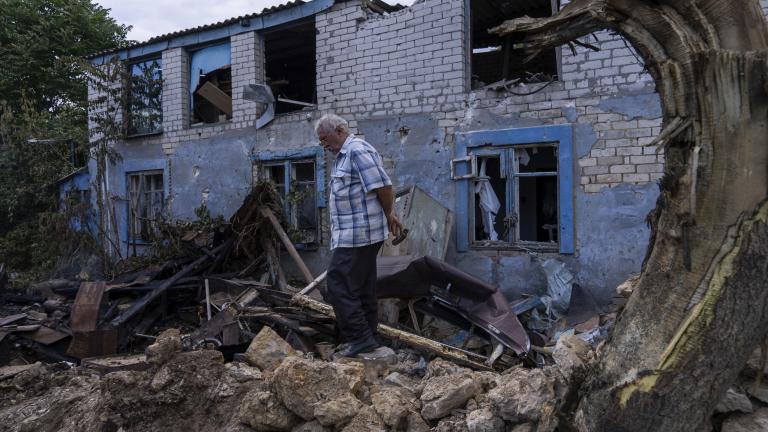 Η Χερσώνα είναι η μία από τις τέσσερις περιοχές της Ρωσίας την προσάρτηση των οποίων διεκδικεί ο Ρώσος πρόεδρος Βλαντίμιρ Πούτιν (Σεπτέμβριο 2022). Παραμένει μερικώς υπό ουκρανικό έλεγχο, αλλά γίνεται συστηματικά στόχος ρωσικών βομβαρδισμών.  Σύμφωνα με την ουκρανική εισαγγελία, 500 παιδιά έχουν σκοτωθεί στην Ουκρανία και 1.100 έχουν τραυματισθεί από την έναρξη της ρωσικής επίθεσης τον Φεβρουάριο 2022.  Από την άλλη πλευρά του μετώπου, ουκρανικοί βομβαρδισμοί προκάλεσαν τον θάνατο ενός αμάχου στο χωριό Ζαϊτ