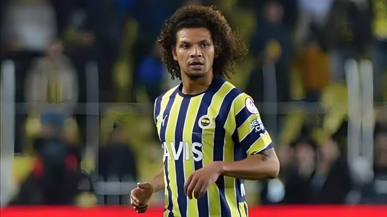 Απόψε, Τετάρτη 16/8, στην Αθήνα ο Αράο για να «κλείσει» στο «τριφύλλι»