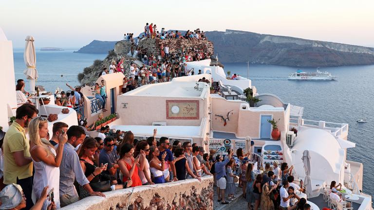 SANTORINI TOURISTES