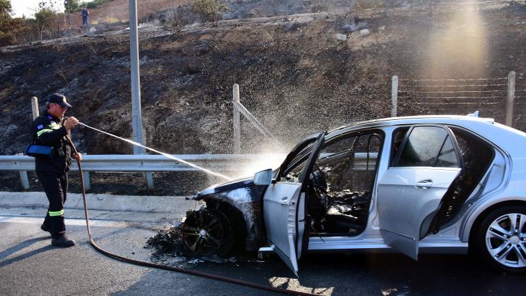 Οι υψηλές θερμοκρασίες και η ελλιπής συντήρηση αποτελούν τους βασικότερους λόγους που αυξάνουν τις πιθανότητες εκδήλωσης φωτιάς στο αυτοκίνητο εν κινήσει.