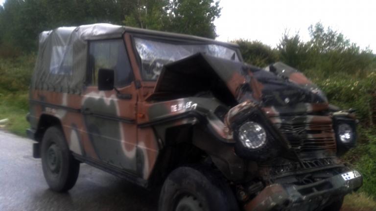 Στρατιωτικό τζίπ έπεσε σε δέντρο - Ελαφρά τραυματίστηκε ο οδηγός