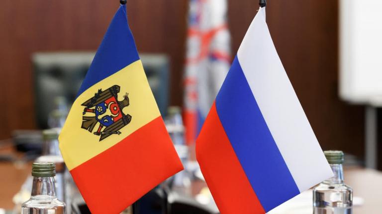 moldova russia flags 