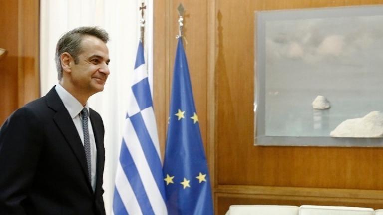 Τους ηγέτες των Δυτικών Βαλκανίων και κρατών-μελών της Ε.Ε. της περιοχής, καθώς και την πρόεδρο της Ευρωπαϊκής Επιτροπής Ούρσουλα Φον ντερ Λάιεν και τον πρόεδρο του Ευρωπαϊκού Συμβουλίου Σαρλ Μισέλ, υποδέχεται σήμερα Δευτέρα στο Μέγαρο Μαξίμου ο πρωθυπουργός Κυριάκος Μητσοτάκης σε ένα άτυπο δείπνο για τη διεύρυνση και το ευρωπαϊκό μέλλον της περιοχής.  Οι συναντήσεις του πρωθυπουργού σήμερα Δευτέρα και αύριο Τρίτη καθώς και το άτυπο δείπνο αήμερα το βράδυ, σηματοδοτούν, όπως ανέφεραν κυβερνητικές πηγές τον 