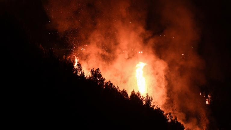 Σέρρες: Φωτιά σε δύσβατη περιοχή