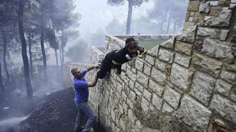 Βελτιωμένη η εικόνα της πυρκαγιάς στη Σταμάτα - Προσαγωγή ενός ύποπτου για εμπρησμό	