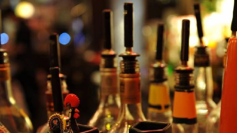  Επιχείρηση Κάβος: Φοροδιαφυγή, νοθευμένα ποτά και λουκέτο σε 28 μπαρ