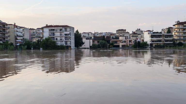 Λάρισα: Εκκενώνεται και η συνοικία του Αγίου Θωμά, λόγω πλημμύρας	