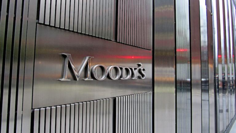 Moody's: Διπλή αναβάθμιση του αξιόχρεου της Ελλάδας σε Ba1 από Ba3