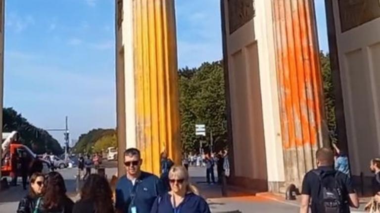 Γερμανία: Ακτιβιστές της "Τελευταίας Γενιάς" έβαψαν την Πύλη του Βραδεμβούργου	