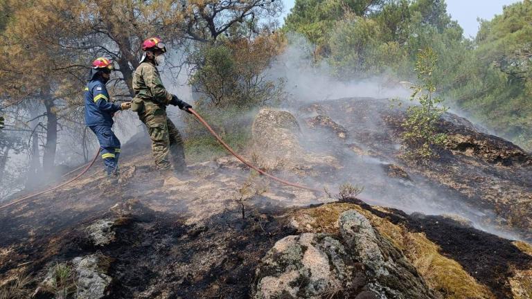 Συνεχίζεται η μάχη με τη φωτιά στον Έβρο