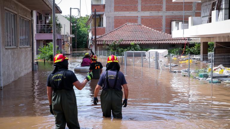 Κακοκαιρία Daniel - Πυροσβεστική: Έχουν πραγματοποιηθεί συνολικά 3.576 διασώσεις ατόμων στη Θεσσαλία και 3.132 αντλήσεις υδάτων	