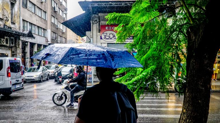 Άστατος ο καιρός σήμερα σε όλη τη χώρα - Πού θα εκδηλωθούν βροχές και καταιγίδες