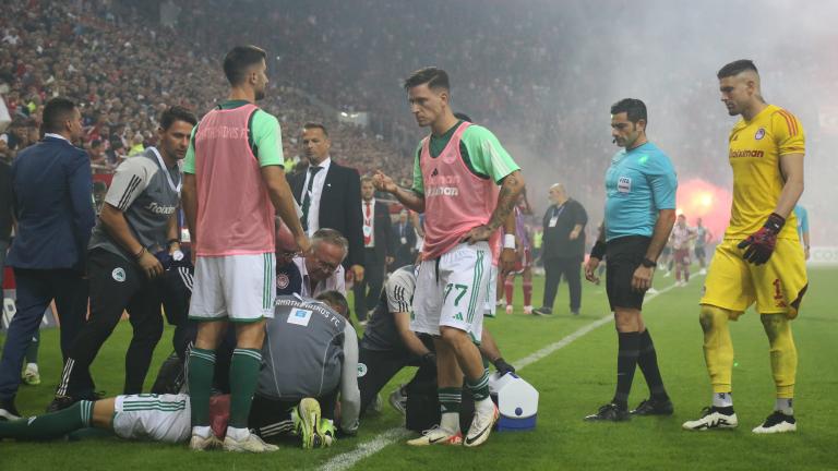 Για αλλαγή της γνωμάτευσης του γιατρού του αγώνα, Χρήστου Γώγου, στην περίπτωση του τραυματισμού του Χουάνκαρ κάνει λόγο ο Παναθηναϊκός, σύμφωνα με τα τελευταία ρεπορτάζ.   Με βάση τα όσα προκύπτουν από πλευράς «πράσινων», λοιπόν, ο Ισπανός μπακ ζαλίζεται και δεν ακούει, λόγω της κροτίδας που δέχθηκε όταν έκανε προθέρμανση. Για το λόγο αυτό, μάλιστα μεταφέρεται στο νοσοκομείο…   Ωστόσο, ο γιατρός του αγώνα άλλαξε την αρχική του γνωμάτευση που ανέφερε ότι ο Χουάνκαρ δεν είναι σε θέση να αγωνιστεί και πλέον α