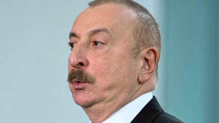 Αζερμπαϊτζάν: Ο πρόεδρος Αλίεφ ύψωσε τη σημαία της χώρας στην πρωτεύουσα του Ναγκόρνο Καραμπάχ	