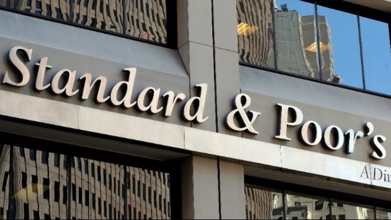 Ο οίκος S&P έδωσε την επενδυτική βαθμίδα στην Ελλάδα - Αναβάθμισε το αξιόχρεο σε ΒΒΒ- από ΒΒ+