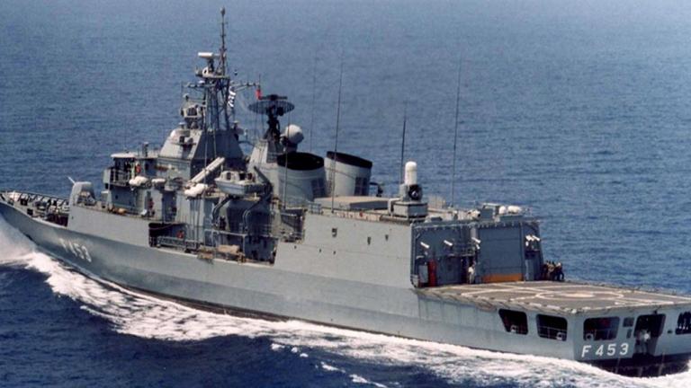Πλοία του Πολεμικού Ναυτικού στα λιμάνια Πειραιά και Θεσσαλονίκης – Επισκέψεις του κοινού