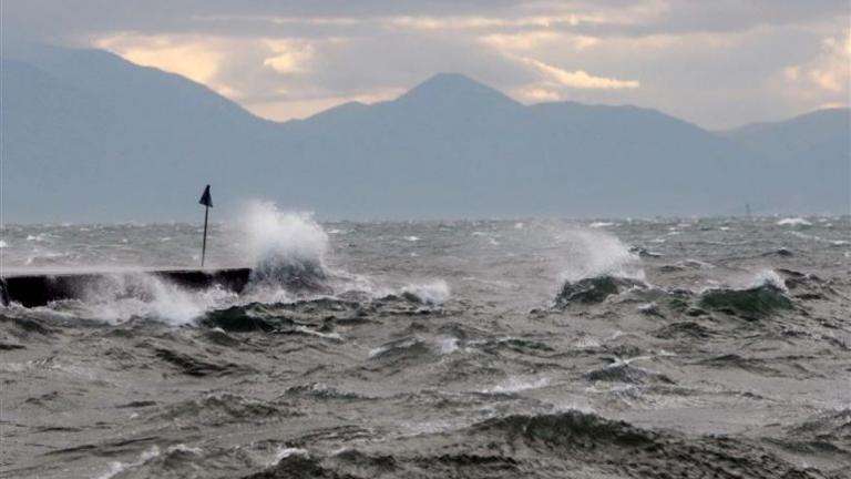 Σε ισχύ απαγορευτικό απόπλου από Πειραιά και Λαύριο – Κλειστά αρκετά πορθμεία