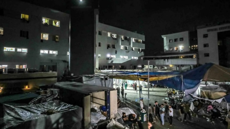 Ο ισραηλινός στρατός ανακοίνωσε ότι άρχισε «στοχευμένη» επιχείρηση εναντίον της Χαμάς στο νοσοκομείο Αλ Σίφα, στη Γάζα
