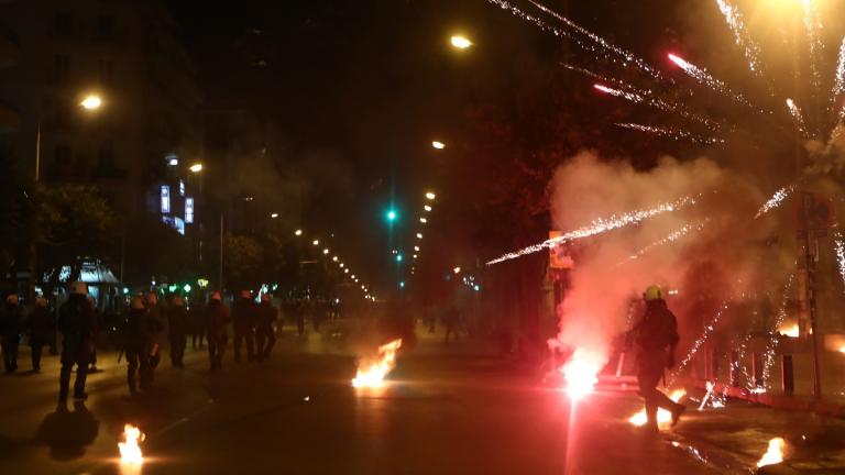 Επεισόδια σε Θεσσαλονίκη και Πάτρα μετά τις πορείες για το Πολυτεχνείο