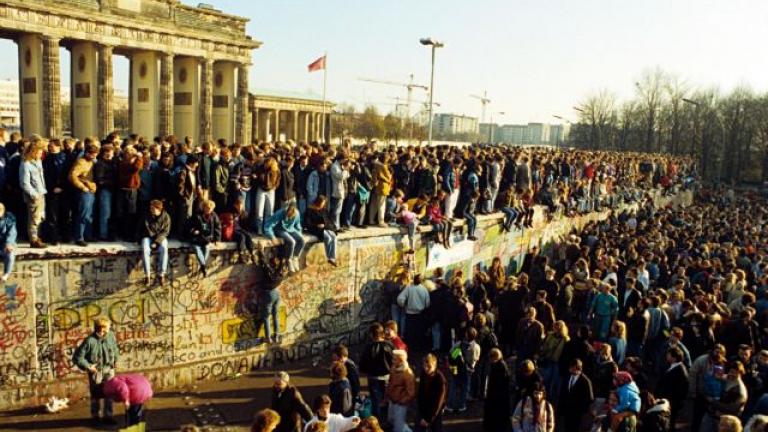 9 Νοεμβρίου 1989 : Η πτώση του «Τείχους του Αίσχους» στο Βερολίνο