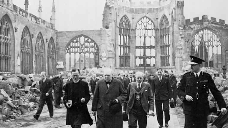 Winston_Churchill_at_Coventry_Cathedral
