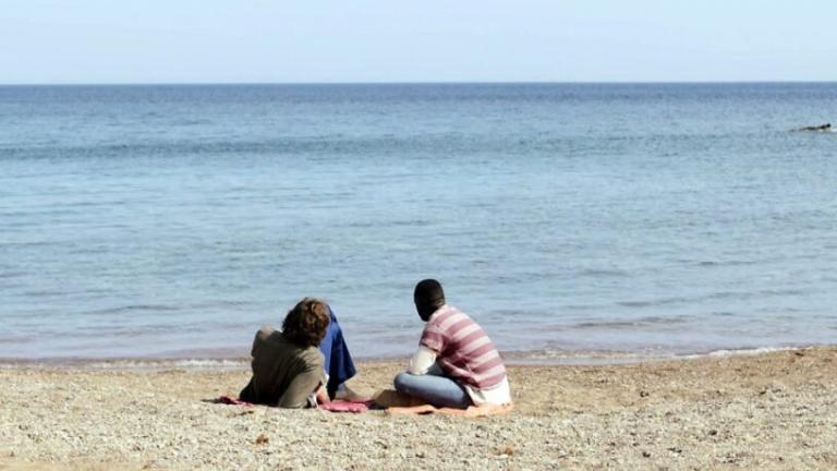 Η Παραλία: Ο Χάρι δίνει τέλος στο κρυφό παρελθόν  